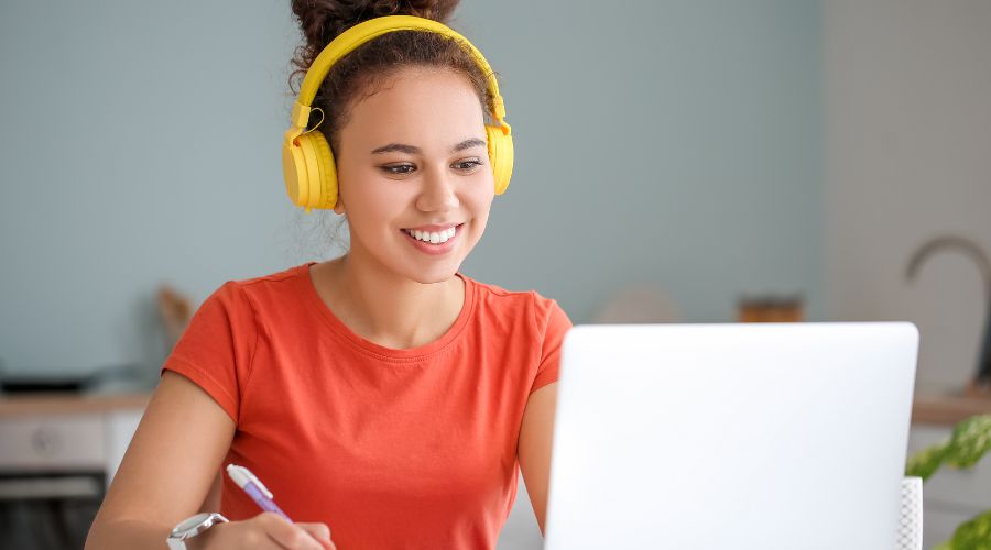 5 TOP TIPS FOR JOB SEARCHING WHILE UNEMPLOYED
